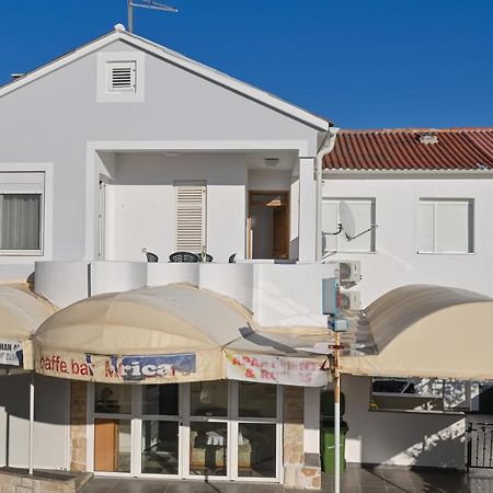 Apartment Center Ana Novalja Bagian luar foto