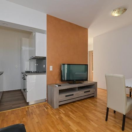 Apartment Center Ana Novalja Bagian luar foto