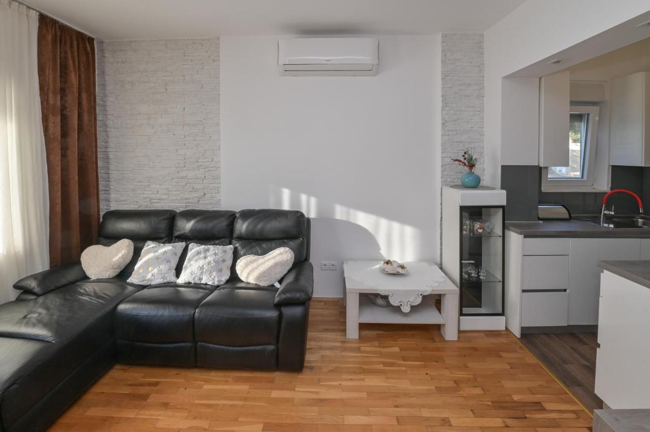 Apartment Center Ana Novalja Bagian luar foto