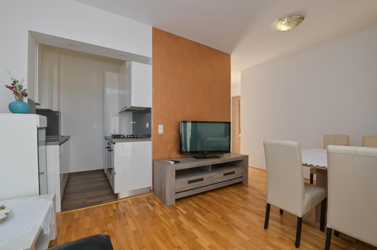 Apartment Center Ana Novalja Bagian luar foto
