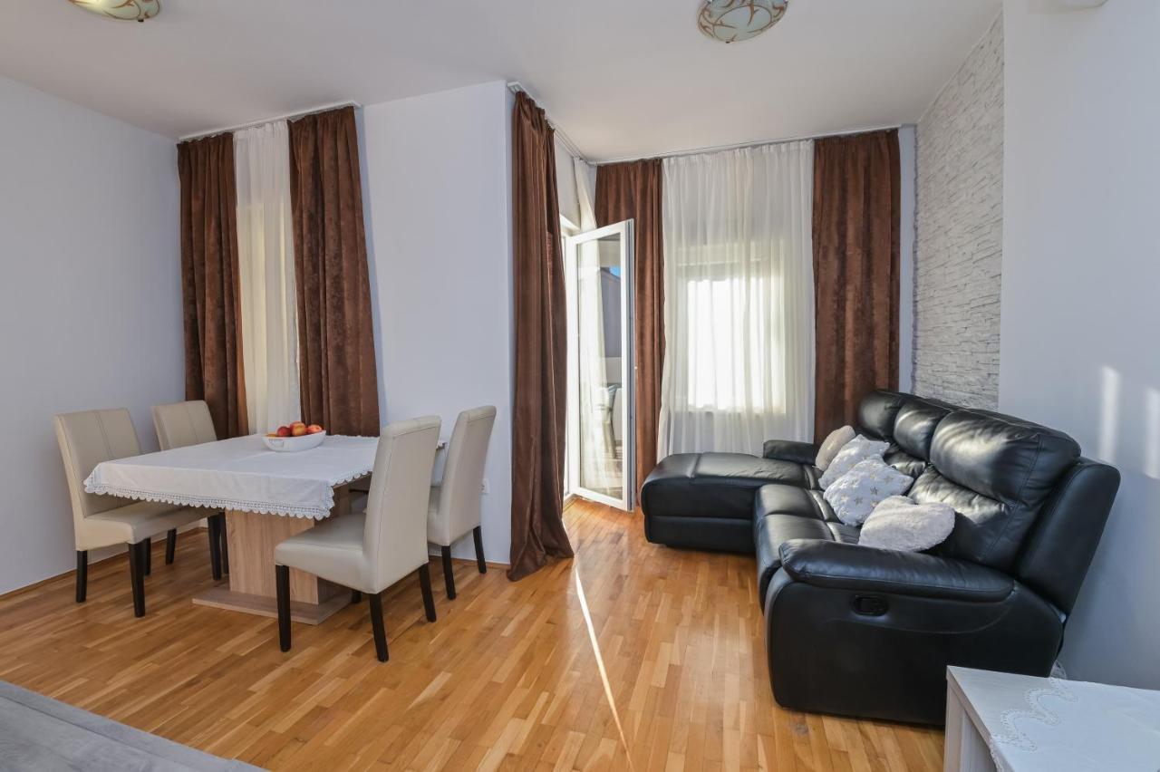 Apartment Center Ana Novalja Bagian luar foto