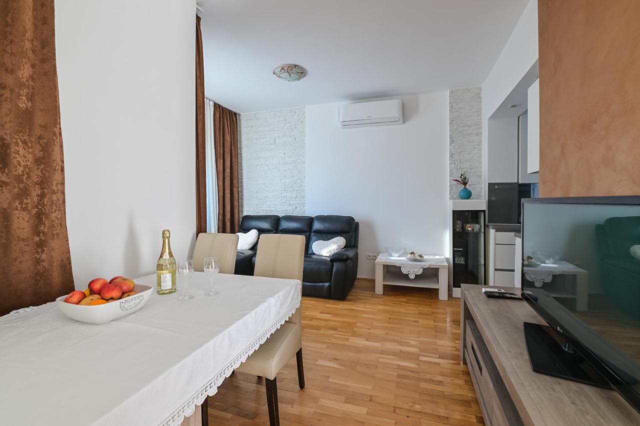 Apartment Center Ana Novalja Bagian luar foto